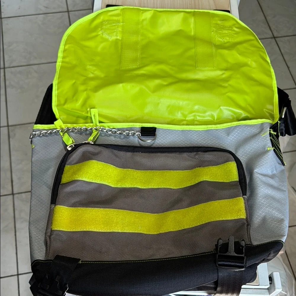 III parcel this messenger